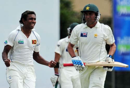 Thilan Thushara celebrates the dismissal of Younus Khan walks back to the pavilion following his dismissal during the first day of the second Test match between Pakistan and Sri Lanka at The P. Saravanamuttu Stadium in Colombo. (AFP Photo) Day 1: Pak vs SL, 2nd Test