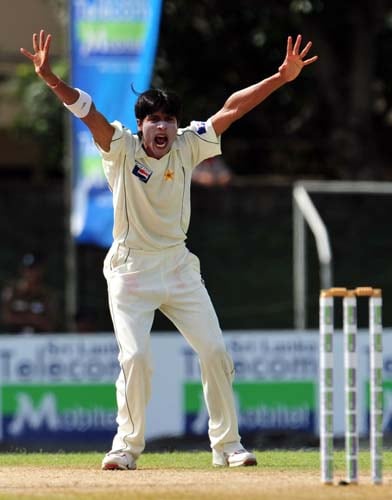 Mohammad Aamer unsuccessfully appeals for a Leg Before Wicket (LBW) decision against Tharanga Paranavitana during the first day of the second Test match between Pakistan and Sri Lanka at The P. Saravanamuttu Stadium in Colombo. (AFP Photo) Day 1: Pak vs SL, 2nd Test