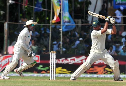 Khurram Manzoor watches as Tillakaratne Dilshan takes the catch to dismiss him during the second day of the second Test match between Pakistan and Sri Lanka at The P. Saravanamuttu Stadium in Colombo. (AFP Photo) Day 2: Pak vs SL, 2nd Test