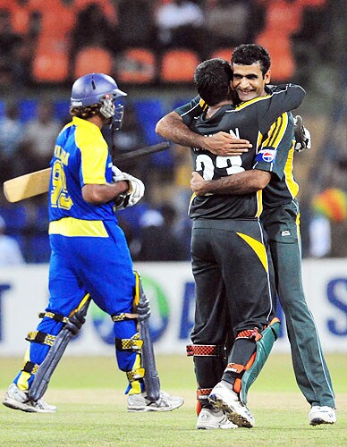 Iftikhar Anjum celebrates with Kamran Akmal the dismissal of Lashith Malinga during the fourth One-Day International between Sri Lanka and Pakistan at The R Premadasa Stadium in Colombo. (AFP Photo) Pak vs SL: 4th ODI