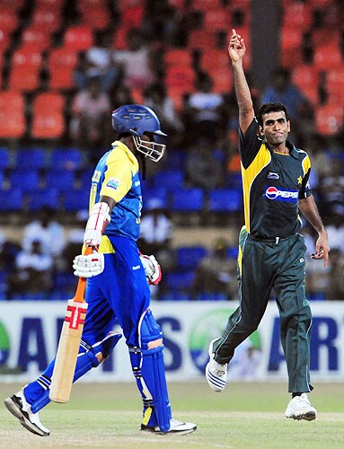 Iftikhar Anjum celebrates the dismissal of Thilan Thushara during the fourth One-Day International between Sri Lanka and Pakistan at The R Premadasa Stadium in Colombo. (AFP Photo) Pak vs SL: 4th ODI