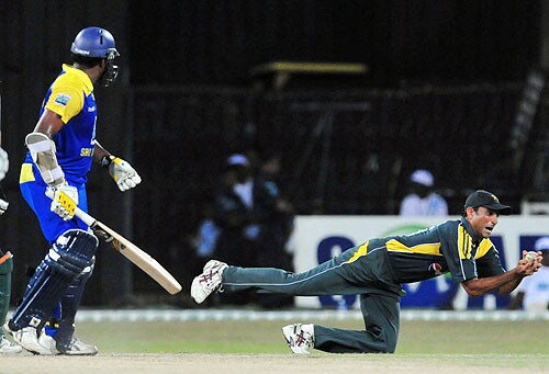 Thilina Kandamby watches as Younus Khan takes the catch to dismiss him during the fourth One-Day International between Sri Lanka and Pakistan at The R Premadasa Stadium in Colombo. (AFP Photo) Pak vs SL: 4th ODI