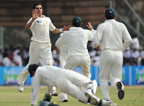 Umar Gul celebrates with teammates after dismissing Angelo Mathew during the first Test match between and Sri Lanka at The Galle International Stadium. (AFP Photo) Day 1: Pak vs SL, 1st Test
