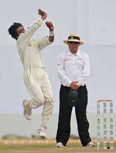 Mohammad Aamer bowls during the first Test match between and Sri Lanka at The Galle International Stadium. (AFP Photo) Day 1: Pak vs SL, 1st Test