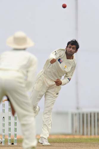 Shoaib Malik bowls during the first Test match between and Sri Lanka at The Galle International Stadium. (AFP Photo) Day 1: Pak vs SL, 1st Test