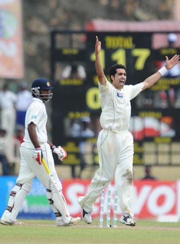 Umar Gul unccessfully appeals against Tharanga Paranavitana during the first Test match between and Sri Lanka at The Galle International Stadium. (AFP Photo) Day 1: Pak vs SL, 1st Test