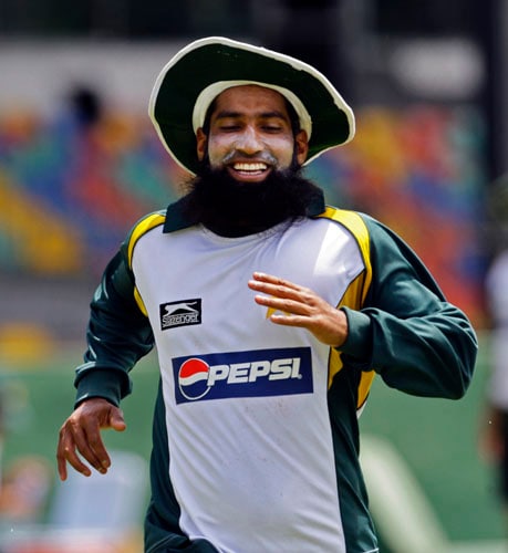 Mohammad Yousaf warms up at a practice session ahead of the third Test between Sri Lanka and Pakistan in Colombo. (AP Photo) Pak,Lanka set for final clash