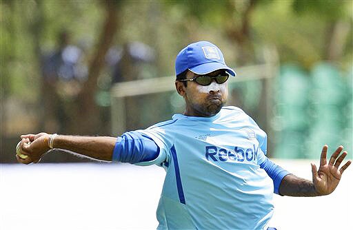 Mahela Jayawardene throws the ball during a practice session at The Rangiri Dambulla International stadium in Dambulla. (AP Photo) Lanka in nets at Dambulla