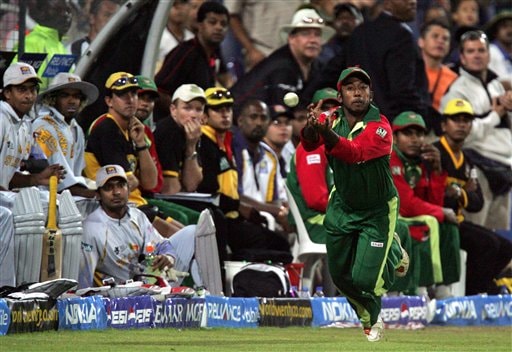 Bangladesh's fielder Aftab Ahmed misses a catch during their Super Eight Twenty20 World Championship cricket match against Sri Lanka at the Wanderers Stadium in Johannesburg, South Africa, Tuesday, Sept. 18, 2007. Sri Lanka vs Bangladesh
