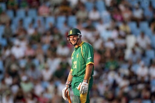South Africa's batsman Graeme Smith, right, plays a shot as Australia's wicketkeeper Adam Gilchrist, left, looks on during their Twenty20 World Championship cricket warm-up match against Australia at the Super Sport Park in Pretoria, South Africa, Sunday, Sept. 9, 2007. SA-Aus Warm up