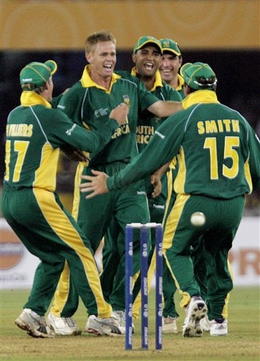 South Africa's Shaun Pollock, second left, celebrates along with captain Graeme Smith, right, and team mates after dismissing Sri Lanka's Kumar Sangakkara, unseen, in the ICC Champions Trophy cricket tournament match in Ahmadabad on Tuesday. ICC SA-SL