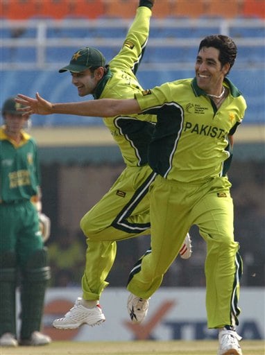 Pakistan's Umar Gul, right, and Muhammad Hafeez celebrate a dismissal of South African Herschelle Gibbs during their one-day international cricket match for the ICC Champions Trophy in Mohali on Friday. ICC CT Pak-SA