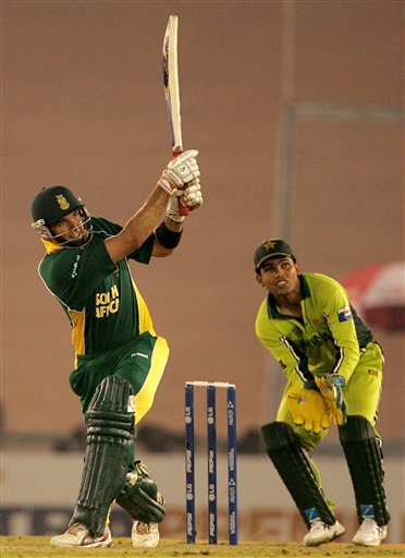 South Africa's Justin Kemp, left, plays a shot as Pakistan's wicketkeeper Kamran Akmal looks on during their one-day international cricket match for the ICC Champions Trophy in Mohali on Friday. ICC CT Pak-SA