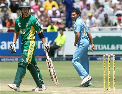 India's Ajit Agarkar celebrates the wicket of South Africa's AB de Villiers, left, during their third one-day international against South Africa in Cape Town, South Africa, Sunday, Nov 26, 2006. 3rd ODI: SA beat India