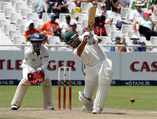 South Africa's batsman Jacques Kallis, right, plays a stroke as India's wicketkeeper Dinesh Karthik, left, looks on during the third day of the 3rd and final Test match against India at Newlands stadium in Cape Town, South Africa, Thursday. Ind-SA 3rd Test Day 3