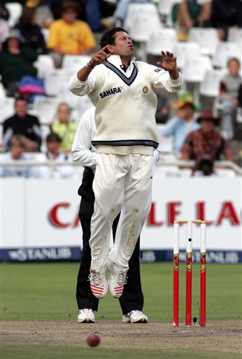 India's bowler Sachin Tendulkar,reacts after his delivery on during the final day of the 3rd and final Test match against South Africa at Newlands stadium in Cape Town Ind-SA 3rd Test Day 5