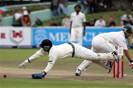India's wicketkeeper Dinesh Karthik, left, dives as South Africa's batsman Jacques Kallis, right, looks on during the final day of the 3rd and final Test match against South Africa at Newlands stadium in Cape Town Ind-SA 3rd Test Day 5