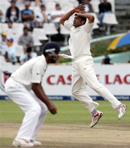 India's bowler Anil Kumble, right, reacts after his delivery as teammate Wasim Jaffer, left, looks on during the final day of the 3rd and final Test cricket match against South Africa at Newlands stadium in Cape Town Ind-SA 3rd Test Day 5