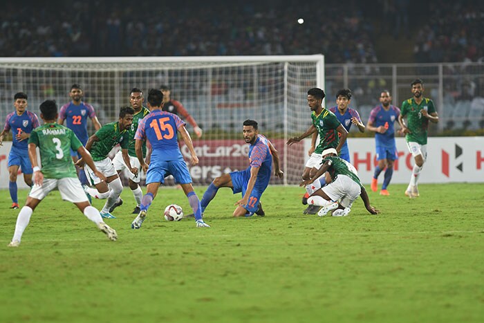 কলকাতার মাটিতে বাংলাদেশের কাছে আটকে গেল ভারত কলকাতার মাটিতে বাংলাদেশের কাছে আটকে গেল ভারত