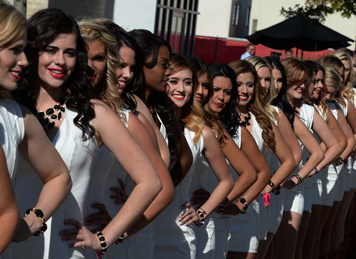 Say Hello to Grid Girls of US Grand Prix | Photo Gallery - 700 x 509 jpeg 47kB