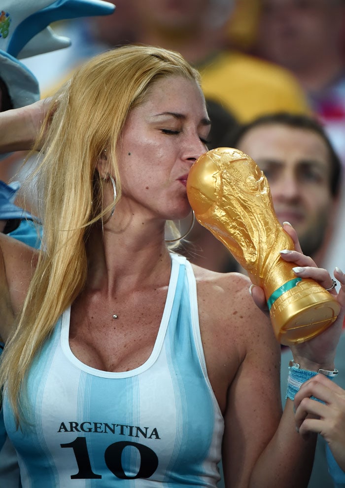 Fifa World Cup Argentina Fans Party After 1st Win Photo