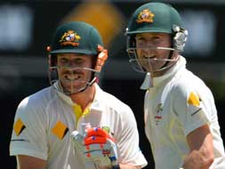Photo : 1st Ashes, Day 3: Australia bully England, tourists chase record total