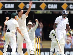 1st Ashes, Day 2: Aussie bowlers' turn to test England