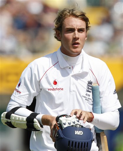 Stuart Broad leaves the field after being caught by Simon Katich off the bowling of Stuart Clark on Day 1 of the fourth Test between England and Australia in Leeds. (AP Photo) Ashes: 4th Test, Day 1