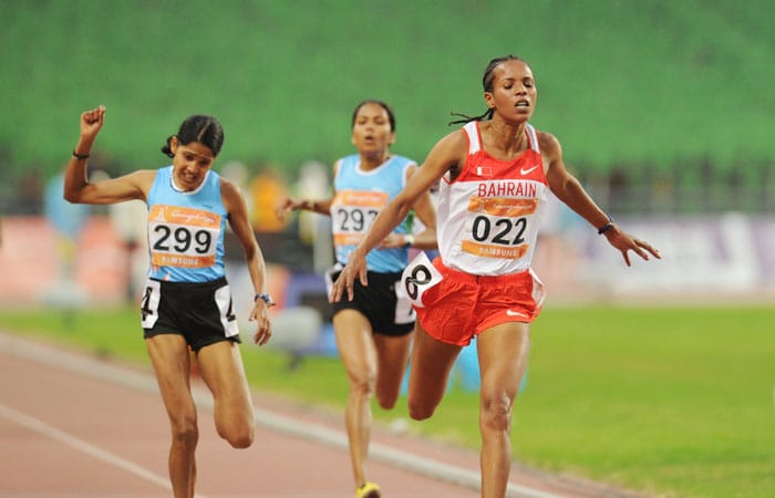 Mimi Belete Gebregeiorges of Bahrain (R) finishes first ahead of Preeja Sreedharan of India (L) and Kavita Raut of India (C) in the women's 5,000m final in the athletics competition at the 16th Asian Games in Guangzhou. Gebregeiorges won gold and Sreedharan took silver and Raut the bronze. (AFP Photo)