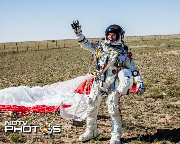 Later, he recalled the emotions sweeping through his body when he stepped out of the capsule at an altitude of 128,100 ft (39,045 meters) over the New Mexico desert.<br><br>

"When you're standing there on top of the world you become so humble... The only thing is you want to come back alive," he told reporters in Roswell, where the launch mission was based.