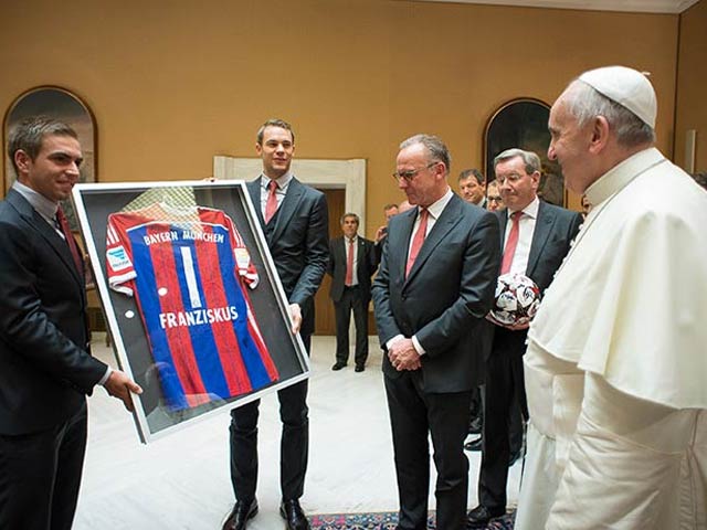 Bayern Munich Players Get Papal Blessing After Thrashing Roma