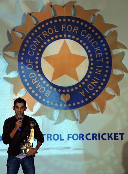 Gautam Gambhir speaks after receiving the Polly Umrigar trophy for the Most Outstanding Player of the year award presented to him for the season 2008-09 at the BCCI annual award function in Mumbai. (AFP Photo) BCCI honours Sachin for cricketing excellence