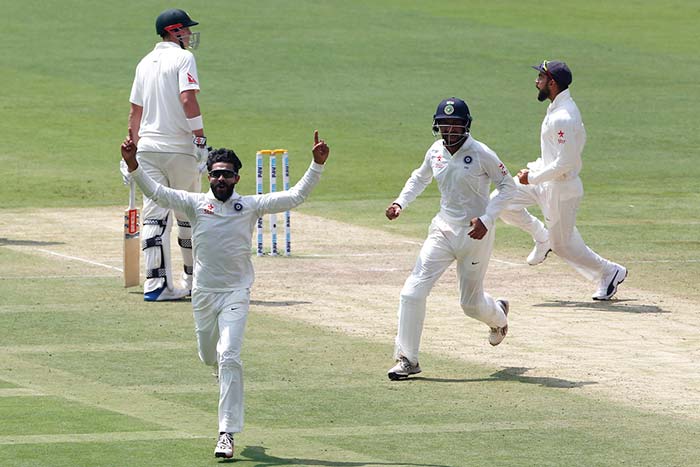 When the visitors were looking to consolidate, Ravindra Jadeja provided a massive wicket to India by removing Steve Smith for 8 Bengaluru Test, Day 2: Indian Bowlers Fight But Australia Take 48-Run Lead