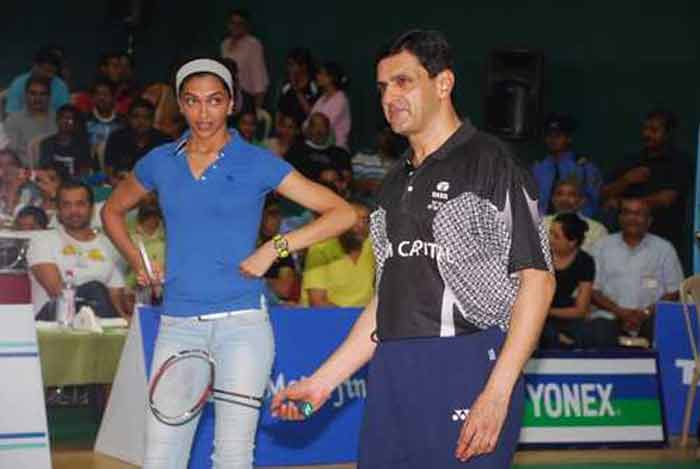 Bollywood actress Deepika Padukone says her father, former badminton ace Prakash Padukone, should be considered for Bharat Ratna.