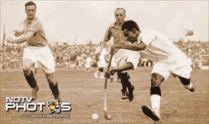 <b>Dhyan Chand:</b> Former Olympian Aslam Sher Khan is the latest to join the bandwagon that wants hockey wizard Major Dhyan Chand to be the first sportsperson to be awarded the Bharat Ratna.<br><br><script type="text/javascript" charset="utf-8" src="http://static.polldaddy.com/p/5765643.js"></script>
<noscript><a href="http://polldaddy.com/poll/5765643/">Which sportsperson should receive the Bharat Ratna first?</a></noscript>