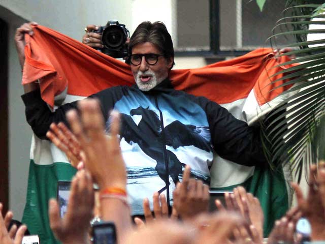 Photo : World Cup: Amitabh Bachchan Leads India's Fan Brigade