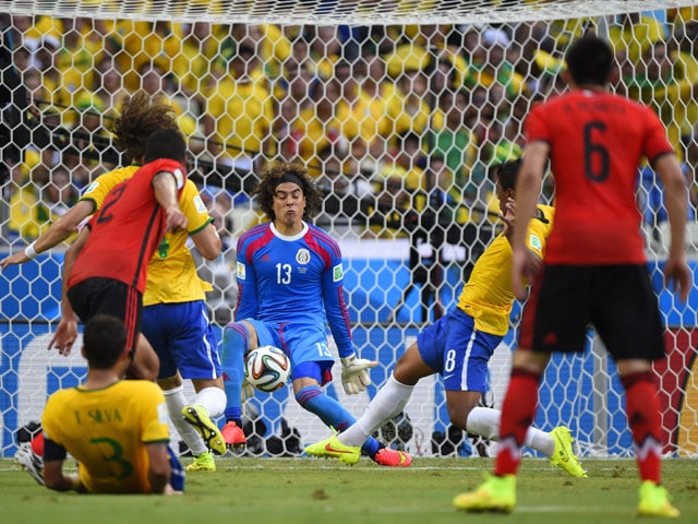Photo : FIFA World Cup: Mexico Hold Brazil to a Goalless Draw