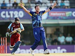 CLT20 2013: Ryan ten Doeschate takes Otago to 6-wicket win