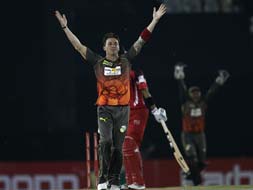 CLT20 2013: Thisara Perera's muscle tops Darren Bravo's finesse