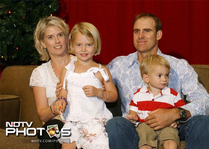 Matthew Hayden (R) enjoys the festive season with his wife Kellie (L) and children Grace (front L) and Josh (front R). (2006)