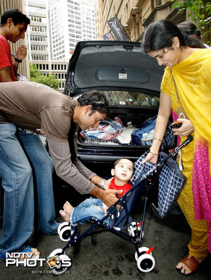 India's VVS Laxman (L) goes out with his son and wife at the team's hotel in Sydney, 08 January 2008.