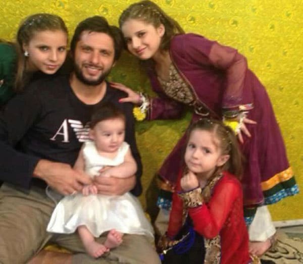 During the last World Cup, we saw Shahid Afridi's eldest daughter break down after Pakistan's defeat against India. But here the Pakistan all-rounder is seen with his four little and beautiful princesses. Afridi looks happy being hogged by Ansha (Eldest), Aqsa (2nd), Ajwa (3rd) and Asmara (Youngest). <br><br><b>Coming Up:</b> Cricketers and their little ones