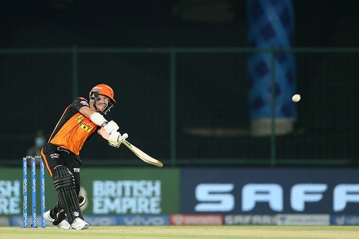 आईपीएल 2021: हैदराबाद को 7 विकेट से हराकर चेन्नई ने 5वीं जीत दर्ज की