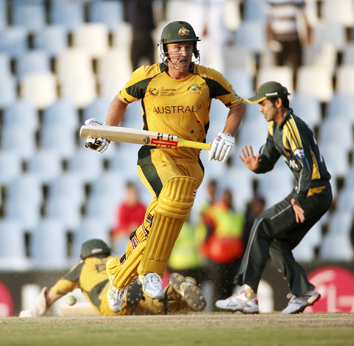 Australia's Brett Lee runs as his teammate Nathan Hauritz reaches his crease safely to win their Champions Trophy match against Pakistan by two wickets at Centurion, South Africa on Wednesday, September 30, 2009. (AP Photo) CT: Aus vs Pak, Match 11
