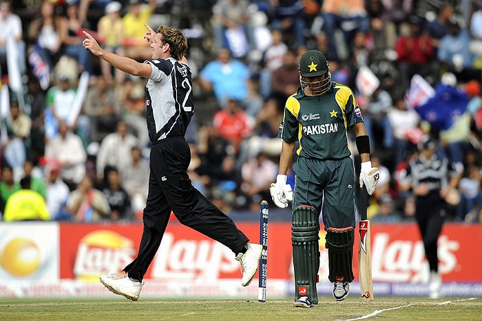 New Zealand's Ian Butler celebrates after taking the wicket of Pakistan's Shoaib Malik during their ICC Champions Trophy semi-final match at The New Wanderers Stadium in Johannesburg on Saturday. (AFP Photo) CT semis: Pak vs NZ, Match 14