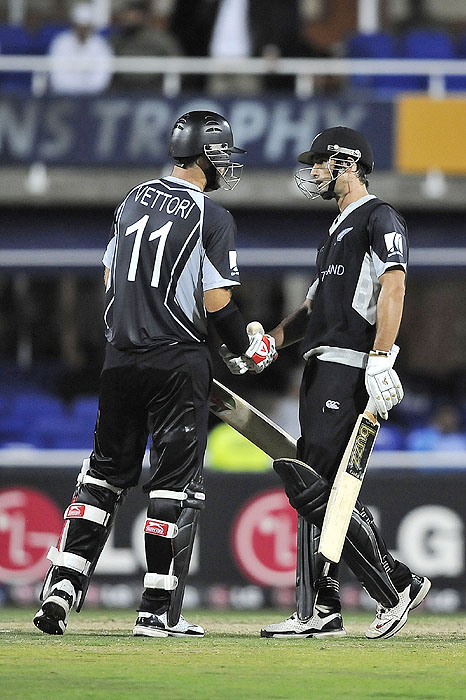 New Zealand skipper Daniel Vettori shakes hands with batsman Grant Elliott as they mark 100 runs partnership during the ICC Champions Trophy 2nd semi-final against Pakistan at The New Wanderers Stadium in Johannesburg on Saturday. (AFP Photo) CT semis: Pak vs NZ, Match 14