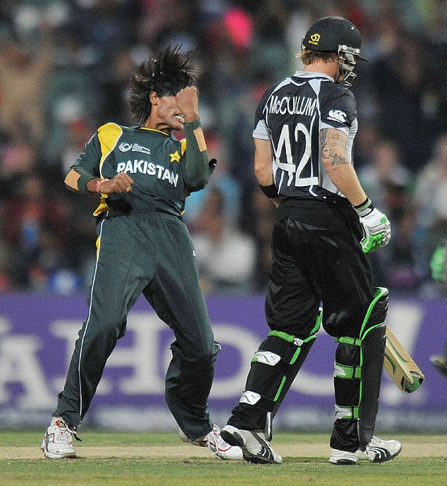 Pakistan's Mohammad Aamer celebrates after his dismissal of New Zealand's Brendon McCullum during their ICC Champions Trophy 2nd semi-final at The New Wanderers Stadium in Johannesburg on Saturday. (AFP Photo) CT semis: Pak vs NZ, Match 14