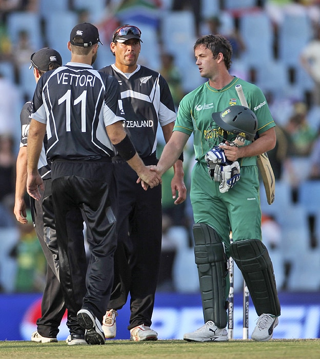 South Africa's Albie Morkel is congratulated by New Zealand's Daniel Vettori after they won their Champions Trophy match with five wickets at Centurion on Thursday, September 24, 2009. (AP Photo) CT: SA vs NZ, Match 3