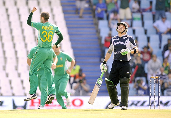 South Africa's Wayne Parnell (L) celebrates the dismissal of New Zealand's Jesse Ryder during their ICC Champions Trophy group match at Supersport Park in Centurion on Thursday. (AFP Photo) CT: SA vs NZ, Match 3