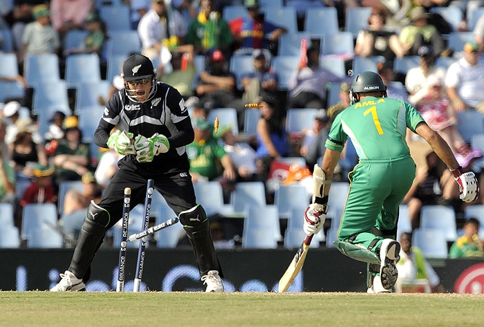 New Zealand wicket-keeper Brandon McCullum unsuccessfully attempts to run out South Africa's Hashim Amla during their ICC Champions Trophy group match at Supersport Park in Centurion on Thursday. (AFP Photo) CT: SA vs NZ, Match 3